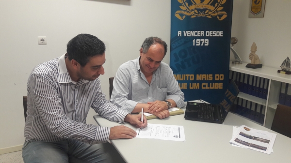 André Martins renova contrato com o DJA